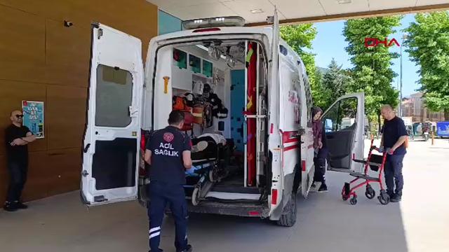 Bursa'da triportör devrildi! Yaralılar var
