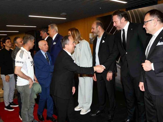 Beşiktaş&rsquo;ta bayramlaşma t&ouml;reni yapıldı