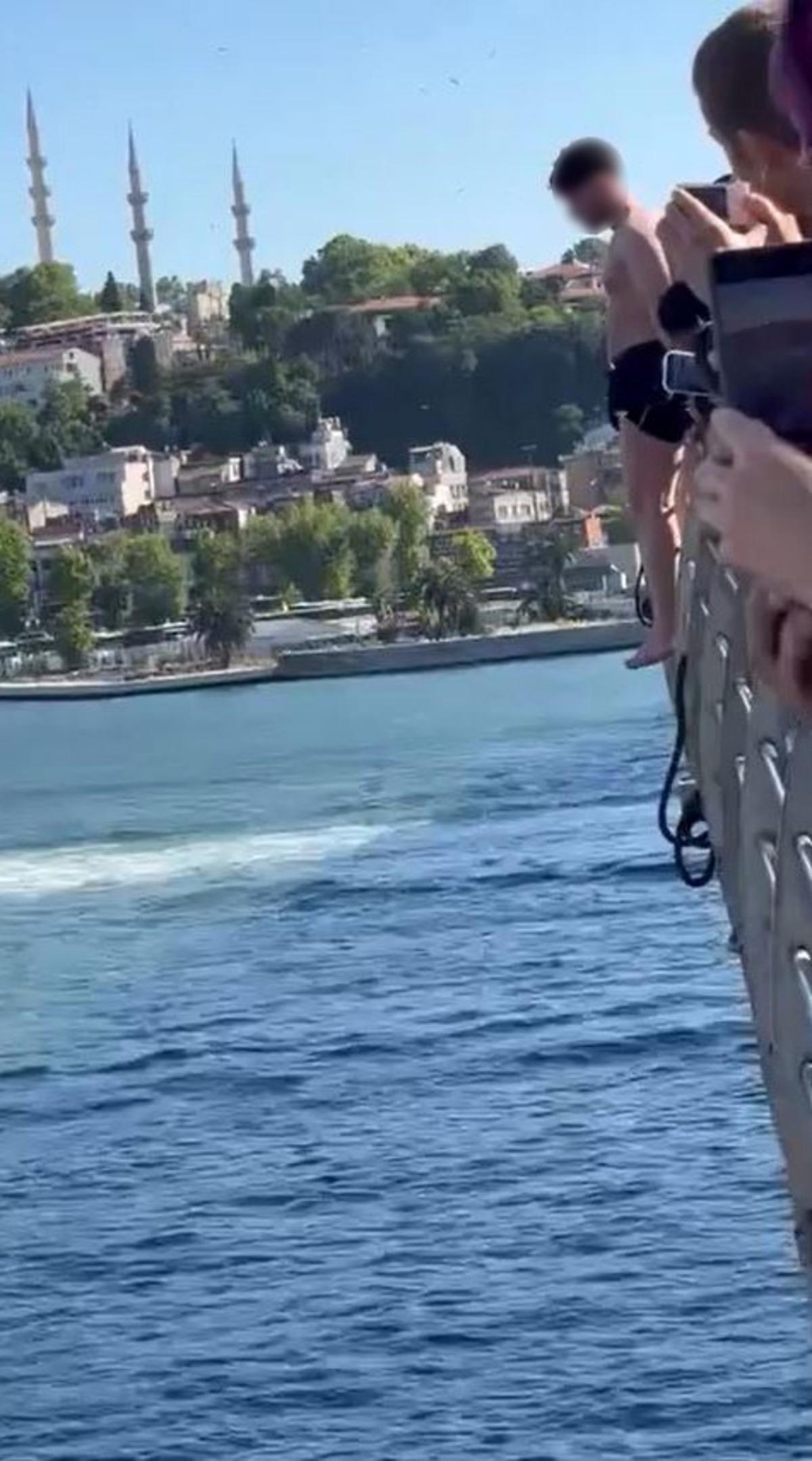 Hali&ccedil; K&ouml;pr&uuml;s&uuml;&rsquo;nde gen&ccedil;lerin tehlikeli atlayışı kamerada 1