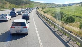 Trabzon&rsquo;dan batıya d&ouml;n&uuml;ş kabusu: Yollar kilitlendi