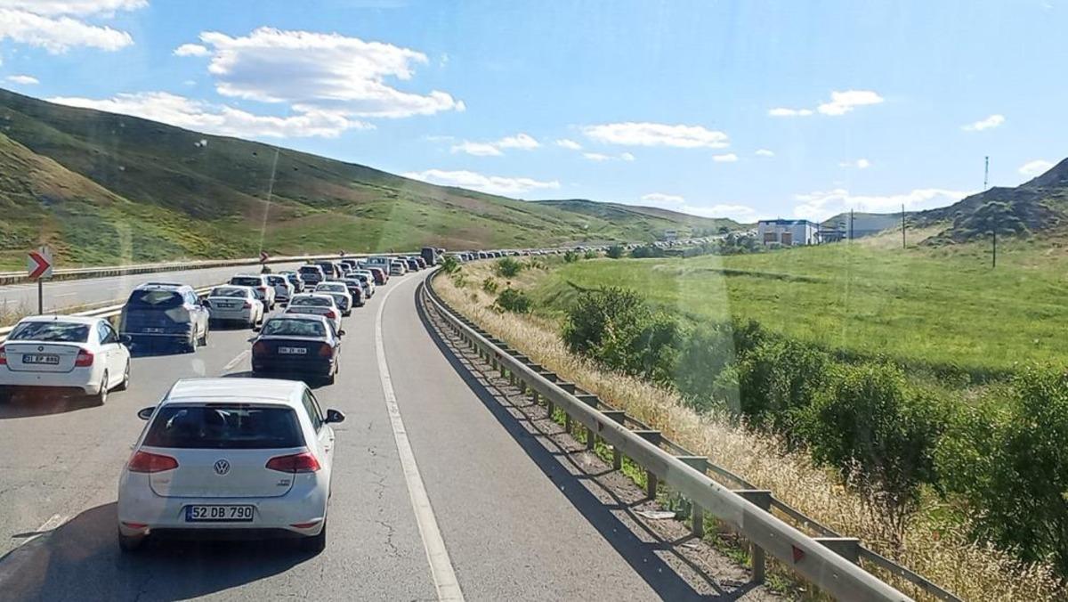 Trabzon&rsquo;dan batıya d&ouml;n&uuml;ş kabusu: Ankara ve İzmir yolları tamamen kilitlendi 1