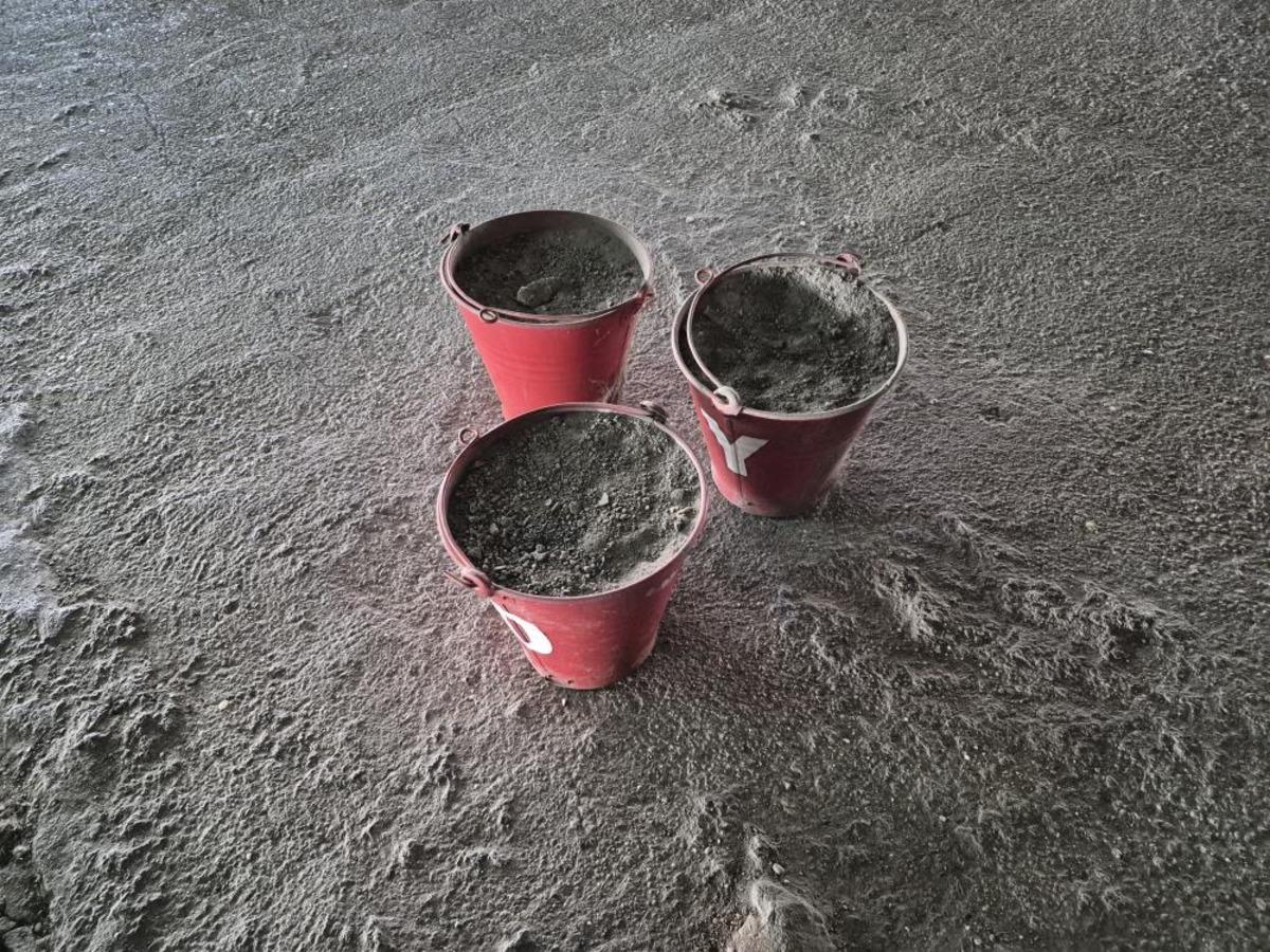 Katlı otoparkta yakıt sızdıran otomobil paniğe sebep oldu 2