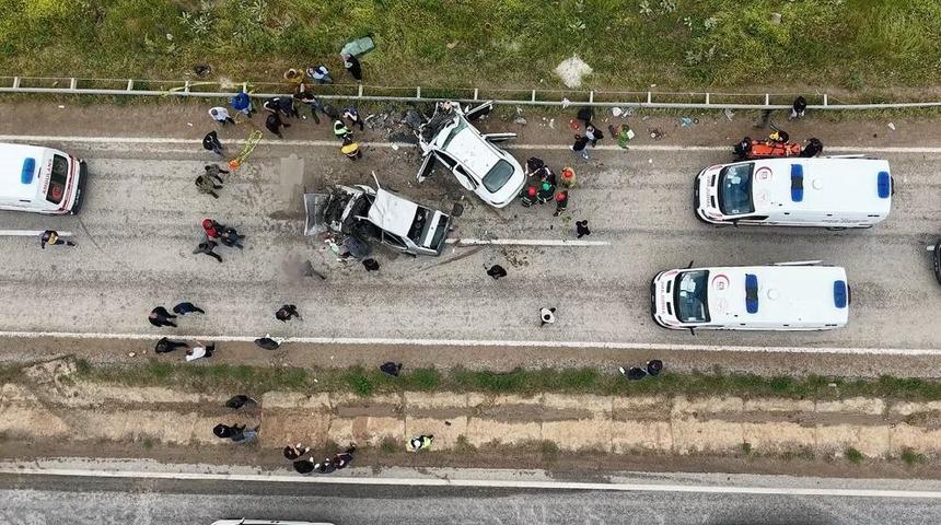 Feci kazada hayatını kaybeden &ccedil;ift ve 10 yaşındaki kızları toprağa verildi