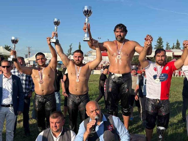 Kavasoğlu ve Şamdancıbaşı İbrahim Yağlı Pehlivan G&uuml;reşleri&rsquo;nde başpehlivan İsmail Ko&ccedil;