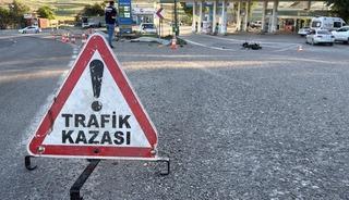 &Ouml;l&uuml;m virajında motosiklet takla attı: 1 &ouml;l&uuml;