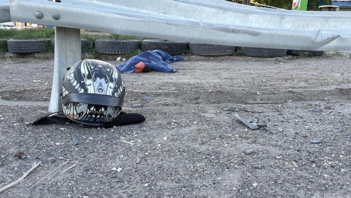 &Ouml;l&uuml;m virajında motosiklet takla attı: 1 &ouml;l&uuml; 3