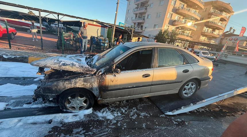 Antalya'da otomobil alev aldı