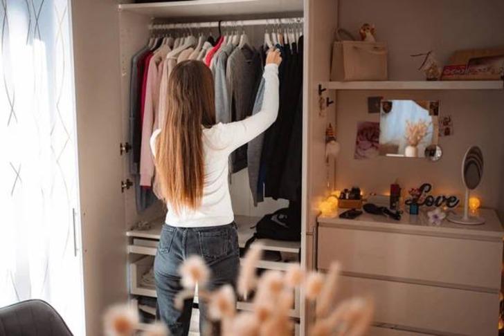 Dolabını a&ccedil;tığında ilk g&ouml;rd&uuml;ğ&uuml;n şey bunlardan hangisi?
