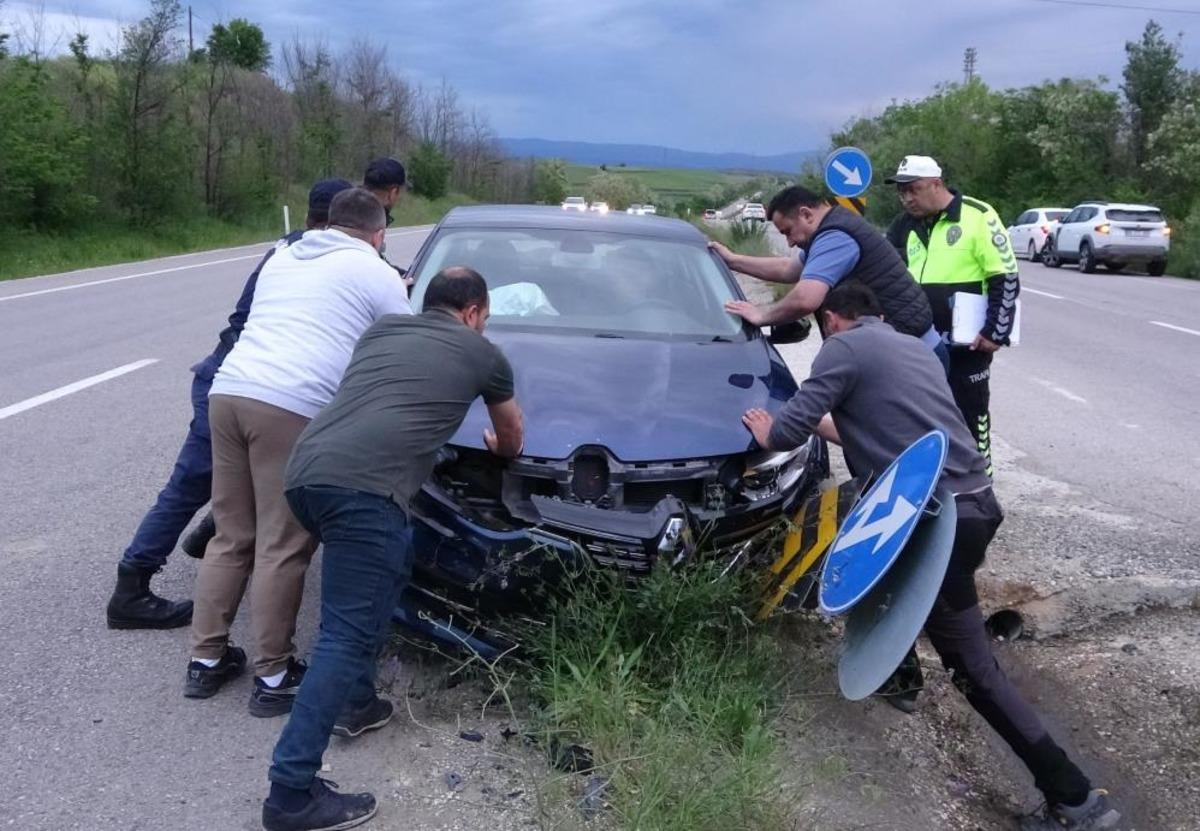 Kastamonu&rsquo;da &uuml;&ccedil; ara&ccedil; &ccedil;arpıştı: 5 yaralı 4