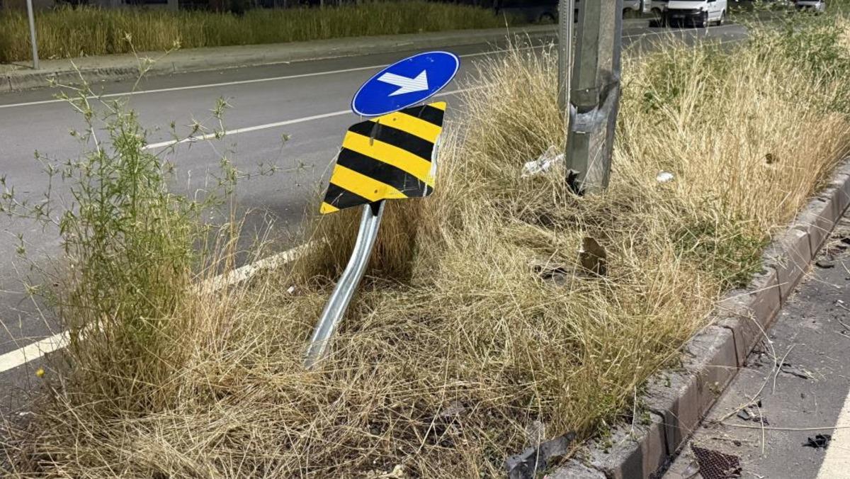 Diyarbakır&rsquo;da halk otob&uuml;s&uuml; ile otomobil &ccedil;arpıştı: 2 &ouml;l&uuml;, 5 yaralı 1