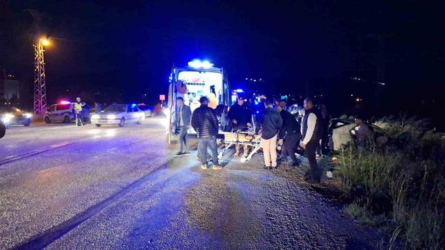 &Ccedil;orum&rsquo;da iki otomobil &ccedil;arpıştı: 1&rsquo;i ağır 7 yaralı 8