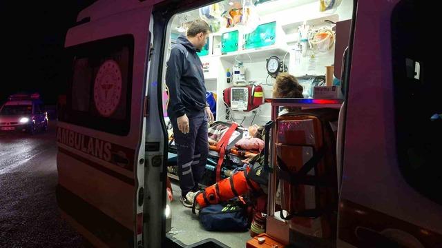 &Ccedil;orum&rsquo;da iki otomobil &ccedil;arpıştı: 1&rsquo;i ağır 7 yaralı 7