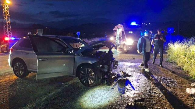 &Ccedil;orum&rsquo;da iki otomobil &ccedil;arpıştı: 1&rsquo;i ağır 7 yaralı 1