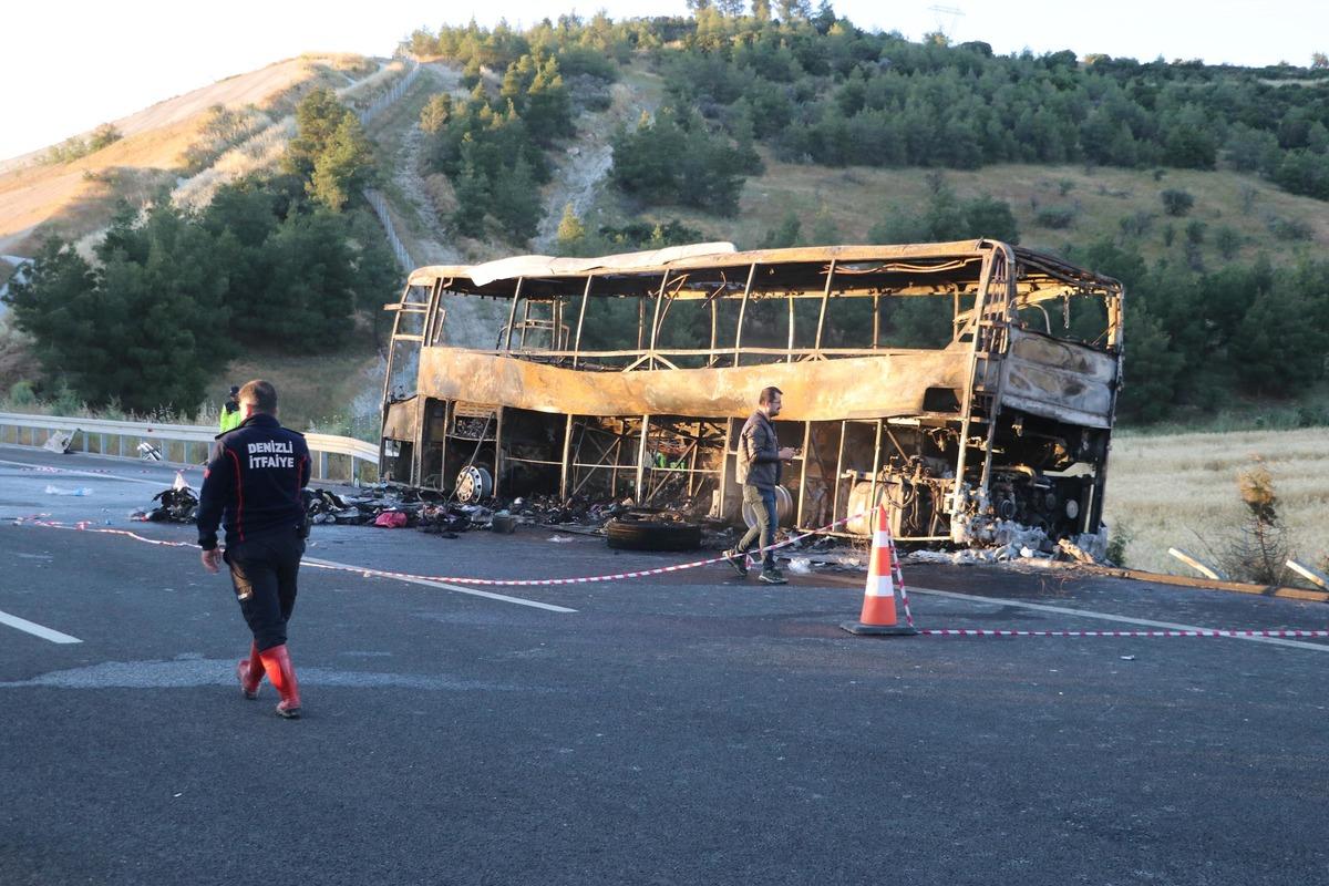 Denizli de kahreden kaza: 1 i bebek 8 kişi hayatını kaybetti 9