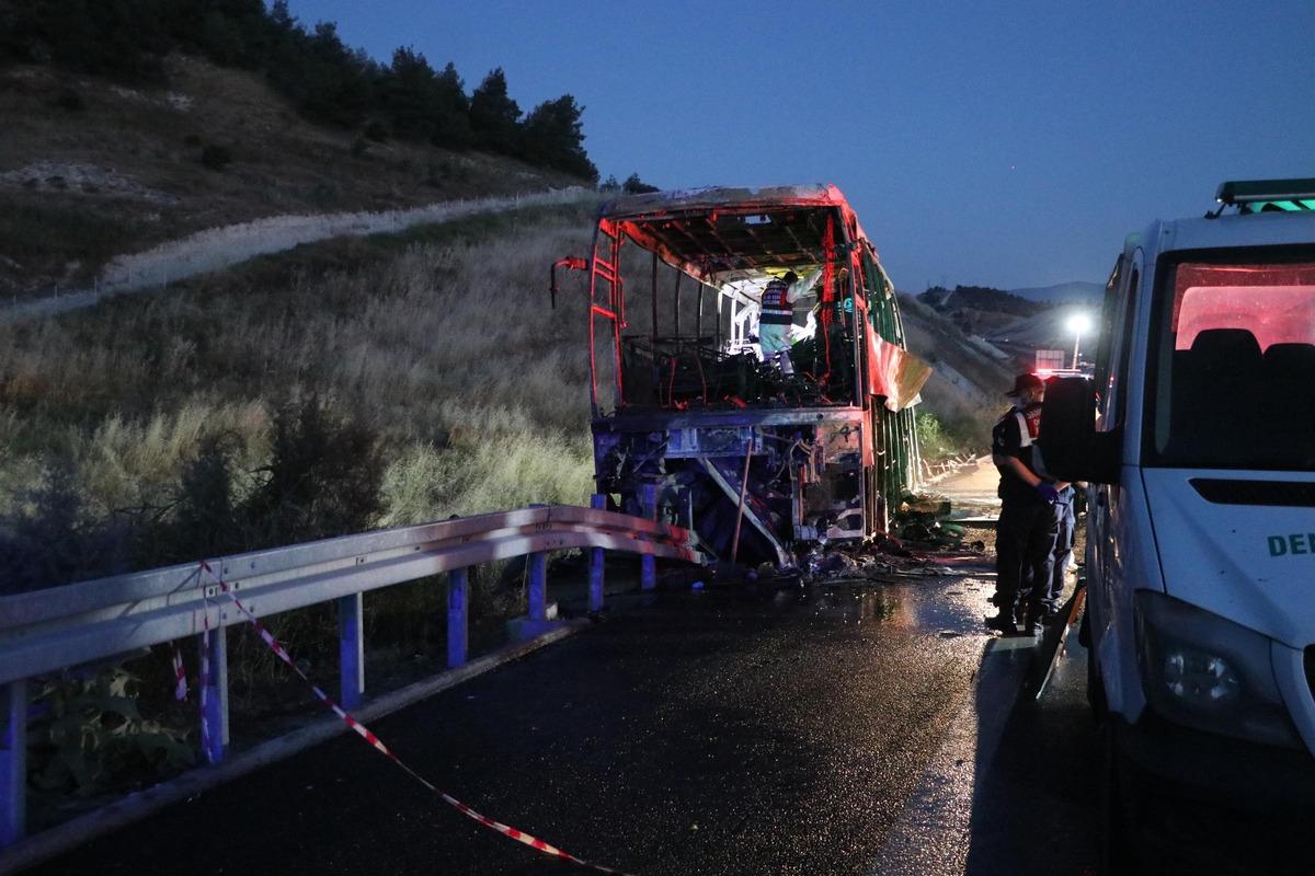 Denizli de kahreden kaza: 1 i bebek 8 kişi hayatını kaybetti 7