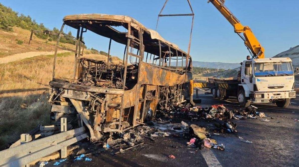 Denizli de kahreden kaza: 1 i bebek 8 kişi hayatını kaybetti 5