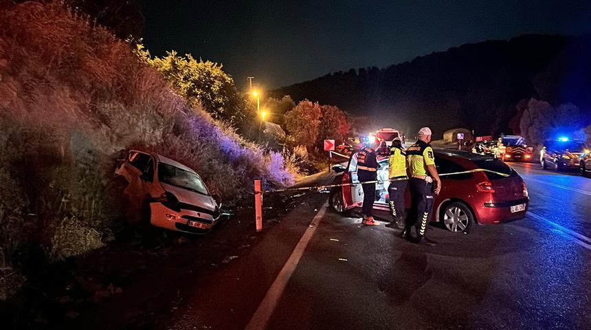 Bir kaza da Burdur'da! 4 ara&ccedil; karıştı, 4 kişi hayatını kaybetti