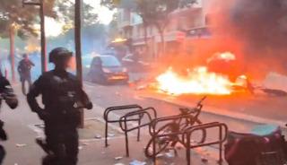 Paris'te şampiyonluk coşkusu kaosa d&ouml;n&uuml;şt&uuml;! Sokaklar ateşe verildi...