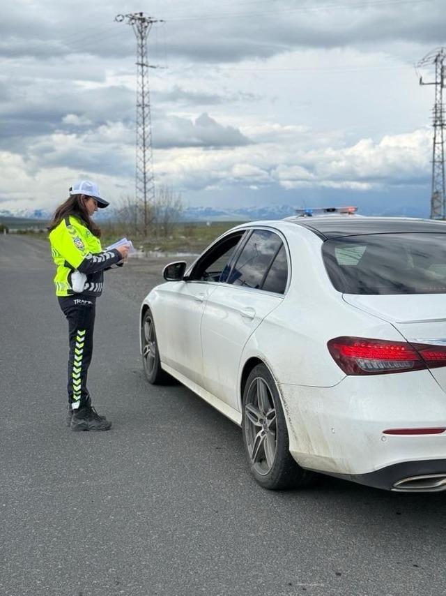 Kars’ta trafik denetimleri sürüyor 2