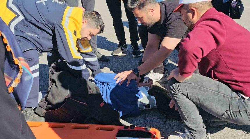 Adilcevaz&rsquo;da bayram ziyaretinde d&ouml;nenlerin i&ccedil;erisinde bulunduğu ara&ccedil; kaza yaptı: 3 yaralı