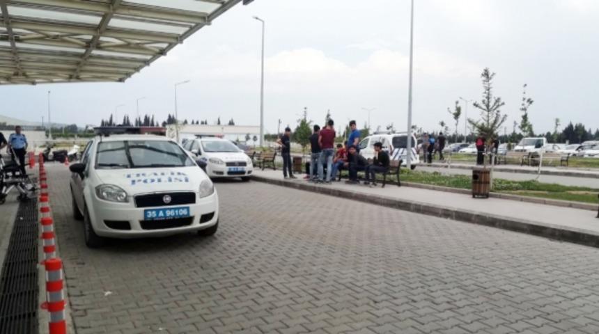 3 liseliyi bıçaklayıp kaçtı!