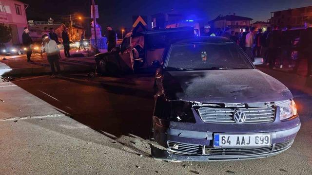 İki otomobilin çarpıştığı kazada 4 kişi yaralandı 3