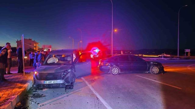 İki otomobilin çarpıştığı kazada 4 kişi yaralandı 1