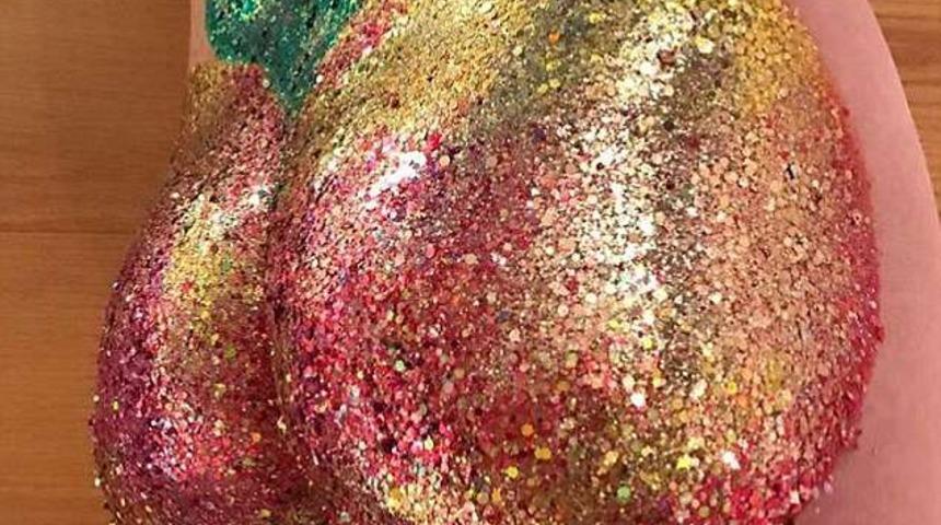 Parıltılı vajina ve g&ouml;ğ&uuml;slerden sonra şimdi de bu moda oldu