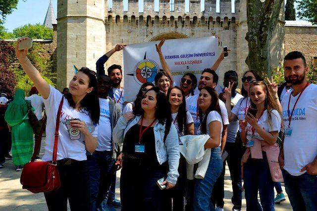 Üniversiteliler Erasmuslu arkadaşlarına İstanbul'u tanıttı