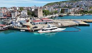 Yarıya kadar suya g&ouml;m&uuml;len milyarlık l&uuml;ks yat havadan g&ouml;r&uuml;nt&uuml;lendi