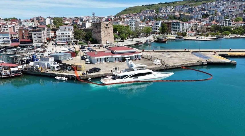 Yarıya kadar suya g&ouml;m&uuml;len milyarlık l&uuml;ks yat havadan g&ouml;r&uuml;nt&uuml;lendi