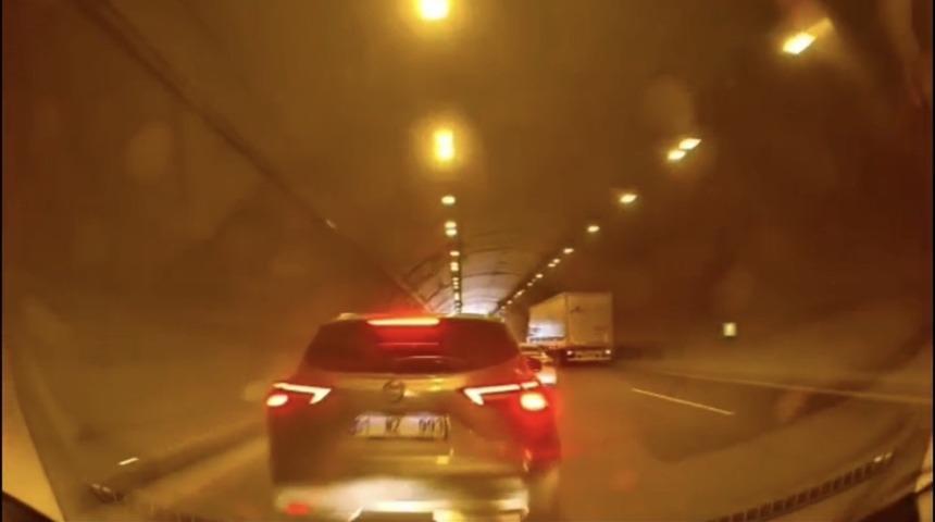 Osmaniye&rsquo;de 6 ara&ccedil;ın karıştığı zincirleme kazanın ara&ccedil; i&ccedil;i kamera g&ouml;r&uuml;nt&uuml;s&uuml; ortaya &ccedil;ıktı