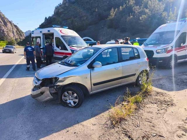 Bilecik’te iki otomobil çarpıştı: 4 yaralı 1