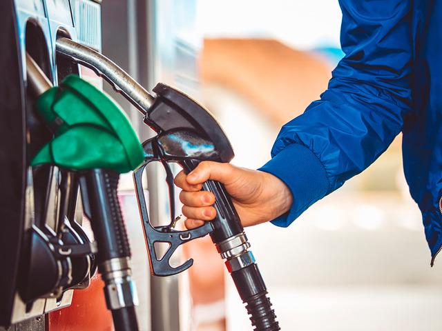Akaryakıta &ccedil;ifte indirim geliyor: 31 Mayıs benzin motorin fiyatı