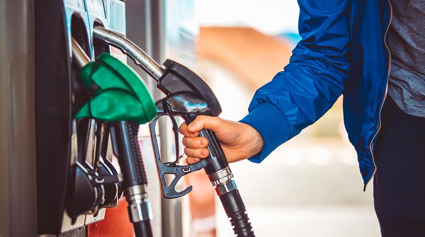 Akaryakıta &ccedil;ifte indirim geliyor: 31 Mayıs benzin motorin fiyatı