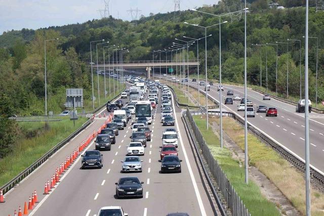 Kilometrelerce kuyruk! Bolu geçişinde trafik durma noktasına geldi 1