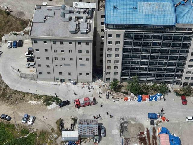 Hastane inşaatında ki yangını güvenlik görevlileri engelledi 4