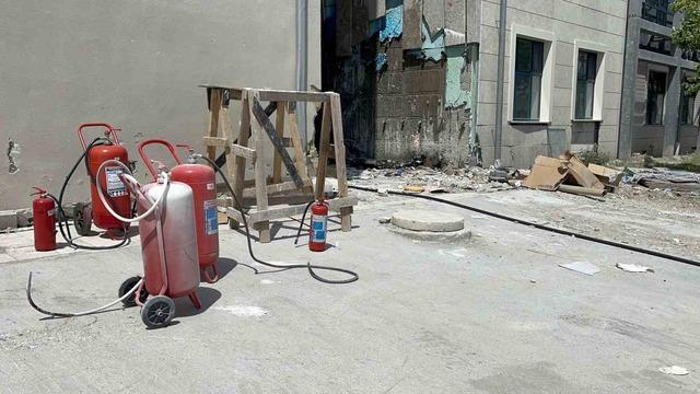 Hastane inşaatında ki yangını güvenlik görevlileri engelledi 3