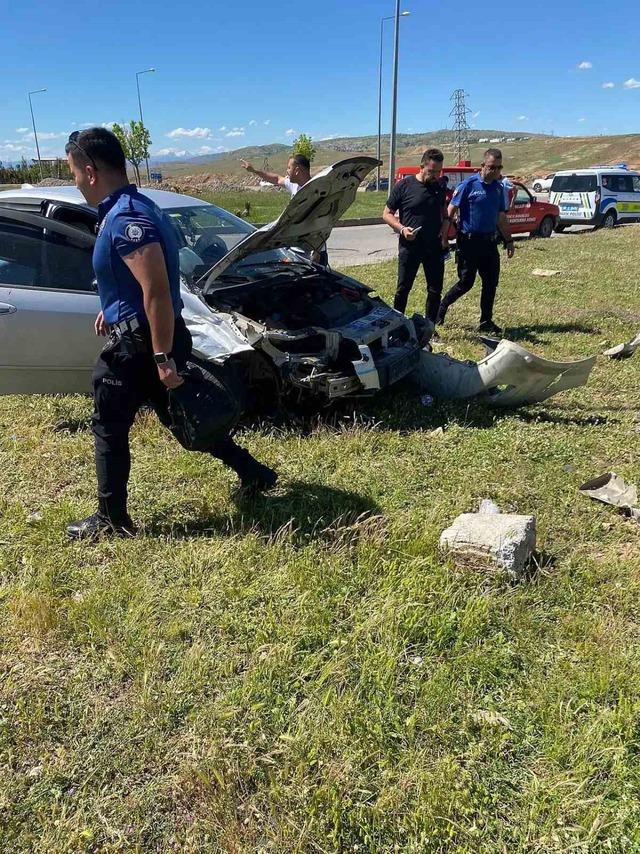 Siirt’te iki otomobil çarpıştı: 6 yaralı 2