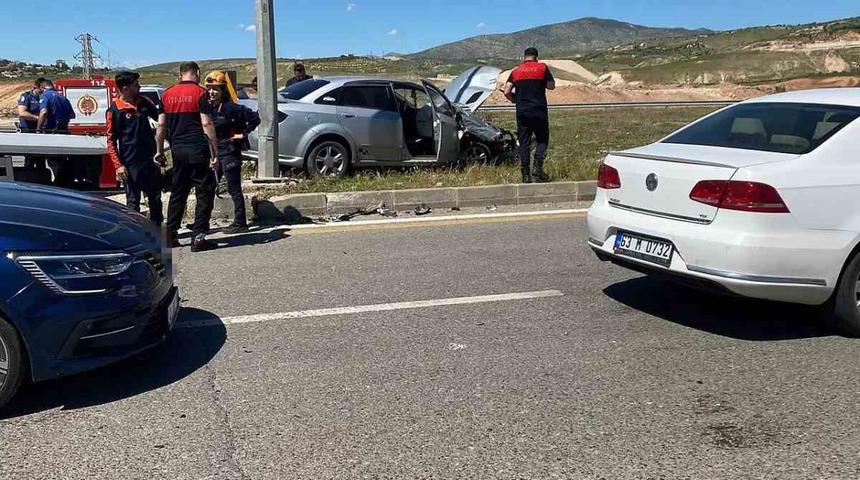 Siirt&rsquo;te iki otomobil &ccedil;arpıştı: 6 yaralı