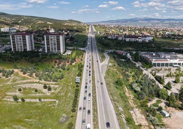 Tatilin son gününde dönüş yoğunluğu arttı: 43 ilin bağlantı noktası havadan görüntülendi 8