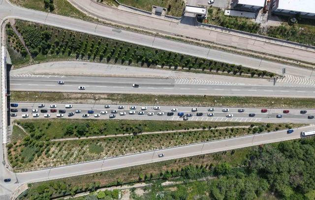 Tatilin son gününde dönüş yoğunluğu arttı: 43 ilin bağlantı noktası havadan görüntülendi 7