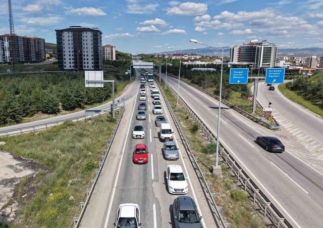 Tatilin son gününde dönüş yoğunluğu arttı: 43 ilin bağlantı noktası havadan görüntülendi 2