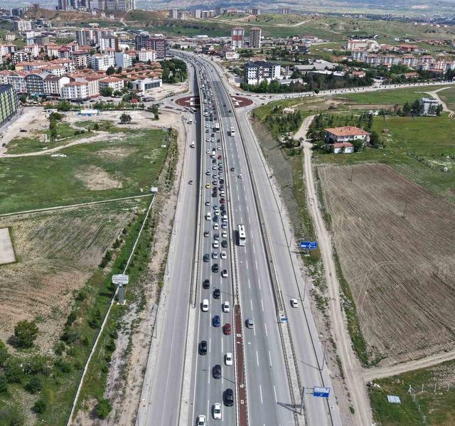 Tatilin son gününde dönüş yoğunluğu arttı: 43 ilin bağlantı noktası havadan görüntülendi 1