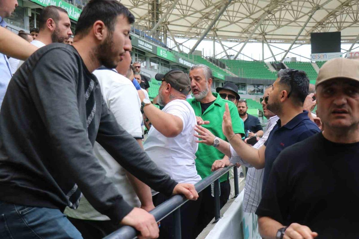 Sakaryaspor kongresinde arbede: Seçim ertelendi 2