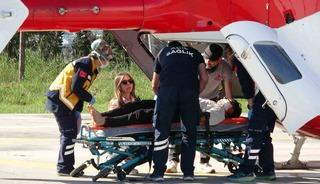Baltayla odun keserken yaralanan &ccedil;ocuğun imdadına ambulans helikopter yetişti