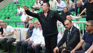 Sakaryaspor kongresinde arbede: Se&ccedil;im ertelendi