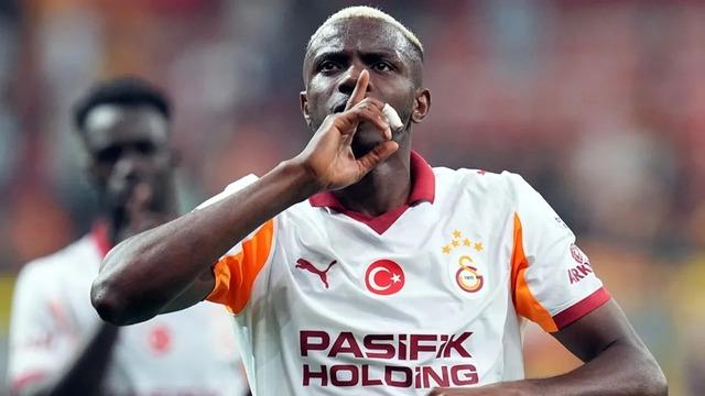 Galatasaray'da Victor Osimhen'den ayrılık iddialarına yanıt geldi!