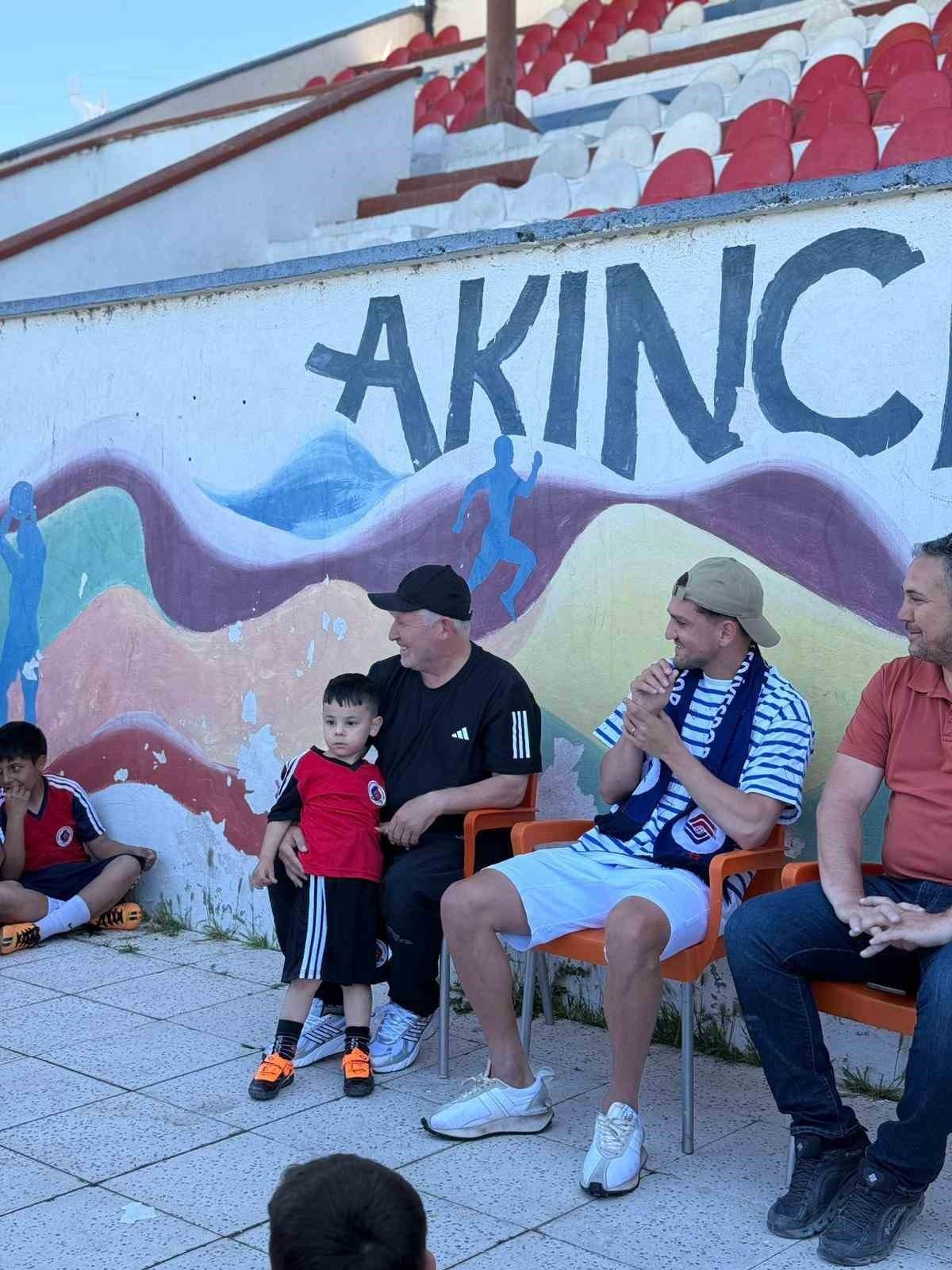 Cengiz Ünder, memleketi Balıkesir’de genç sporcularla buluştu 2