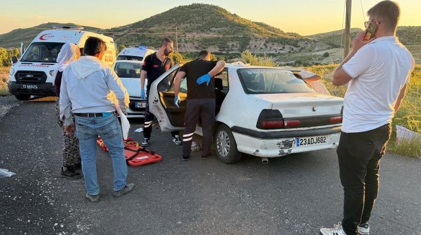 Batman'da otomobiller &ccedil;arpıştı: 12 yaralı